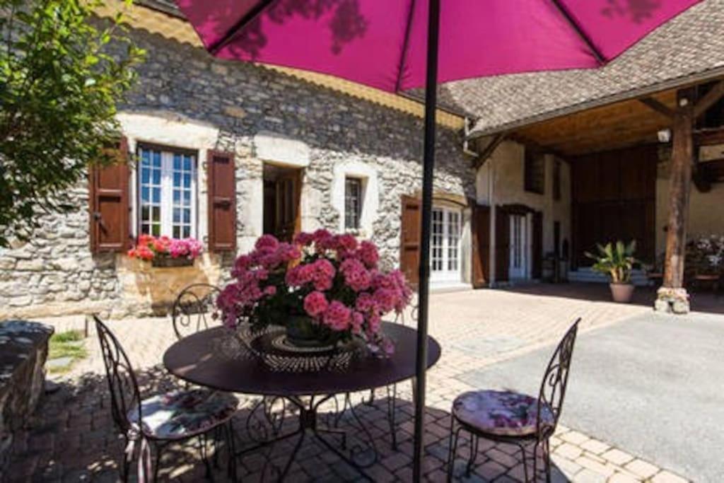 Gite De Charme : La Grange Au Lac Azur Treffort  Экстерьер фото
