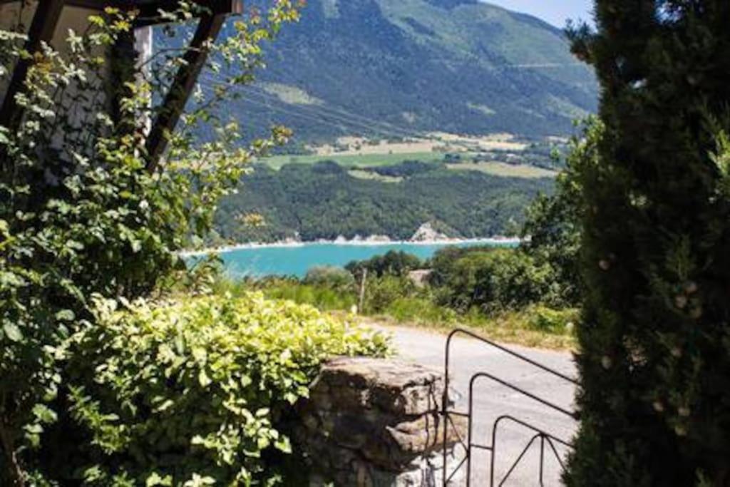 Gite De Charme : La Grange Au Lac Azur Treffort  Экстерьер фото