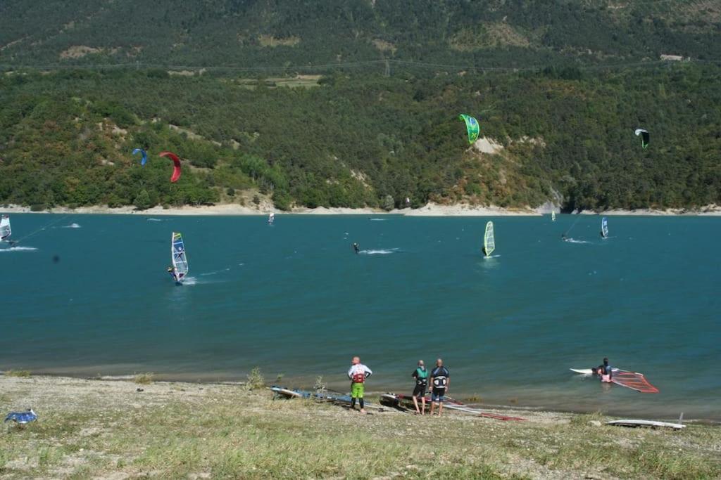 Gite De Charme : La Grange Au Lac Azur Treffort  Экстерьер фото