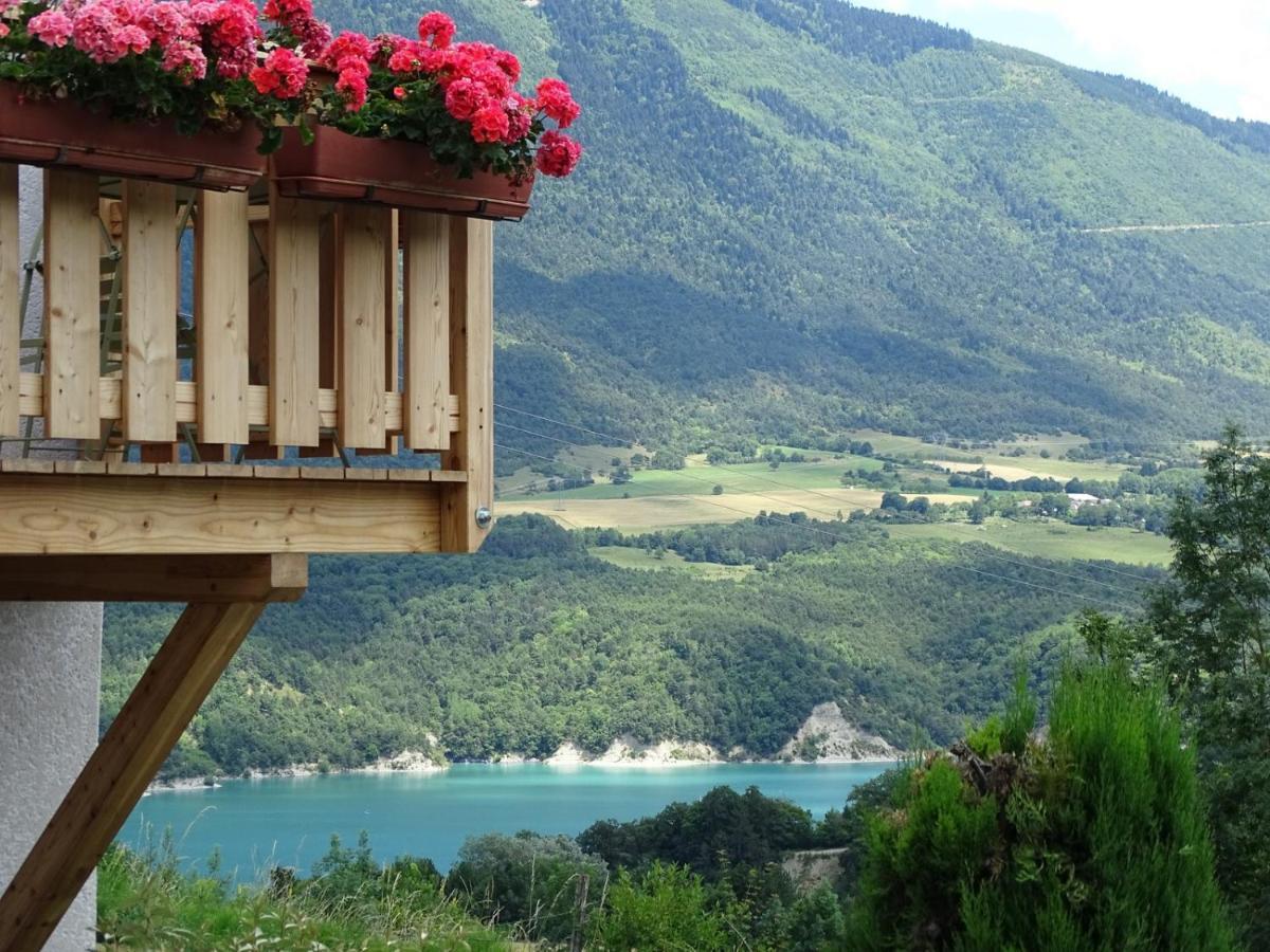Gite De Charme : La Grange Au Lac Azur Treffort  Экстерьер фото