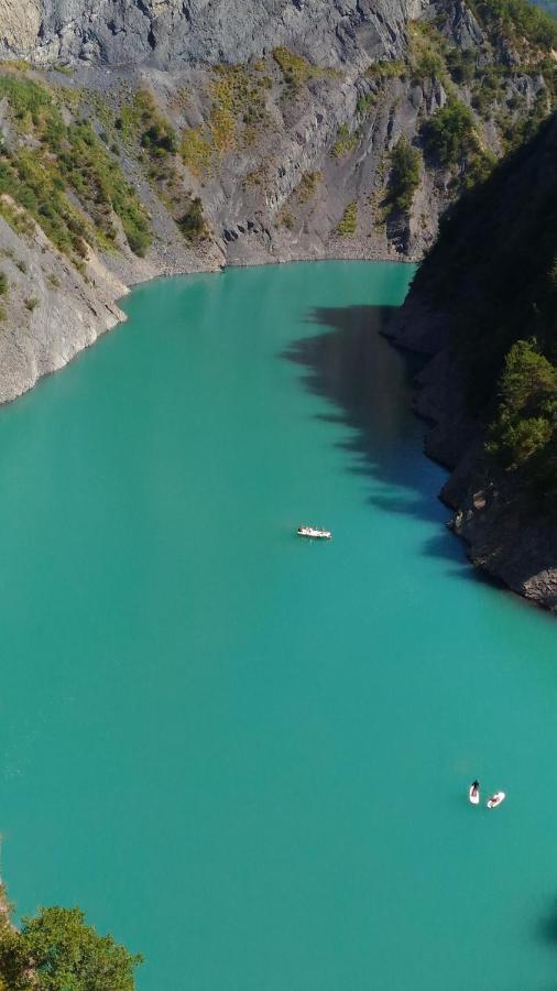 Gite De Charme : La Grange Au Lac Azur Treffort  Экстерьер фото