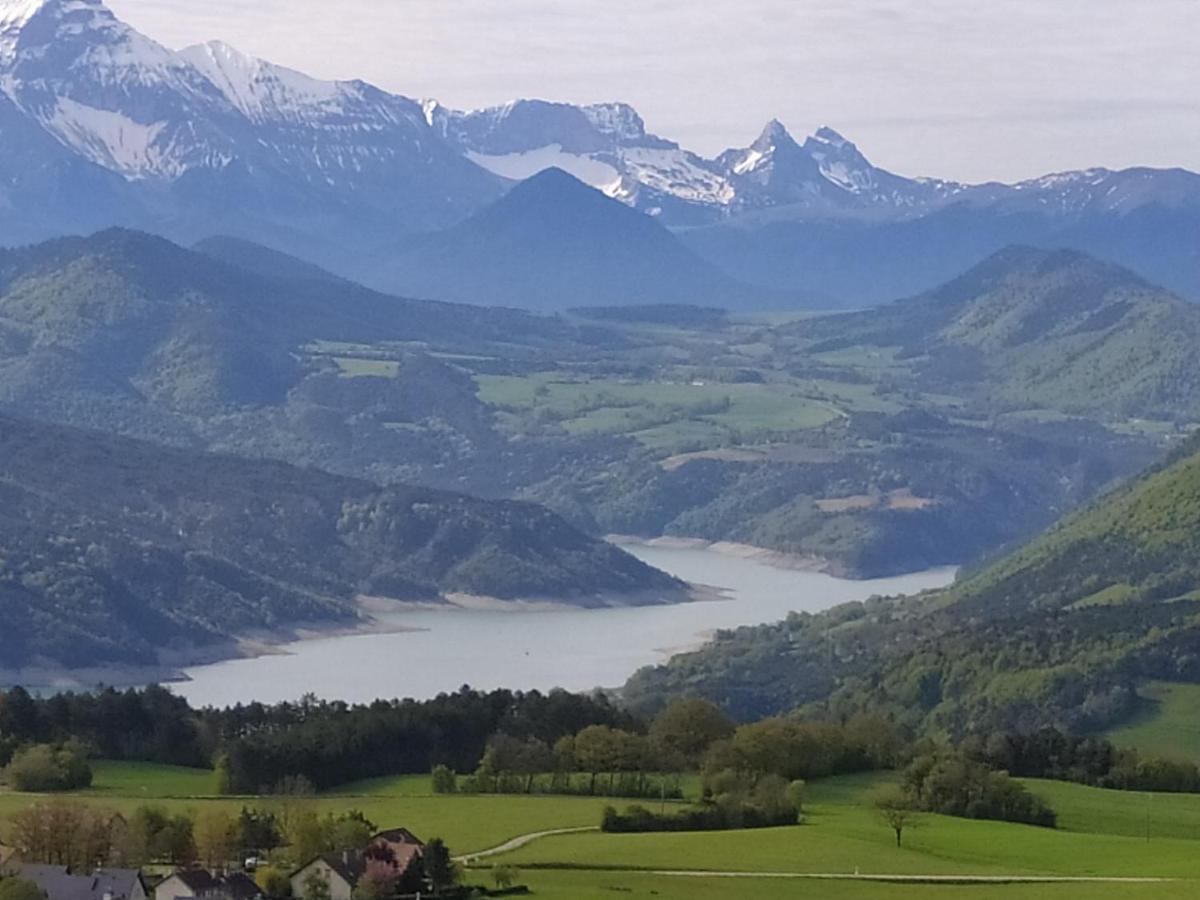 Gite De Charme : La Grange Au Lac Azur Treffort  Экстерьер фото